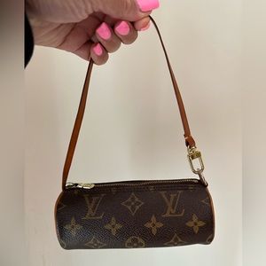 💯 Authentic Louis Vuitton monogram mini papillon pouch Great condition!